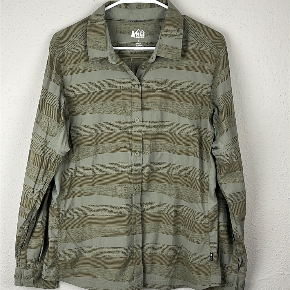 Rei coop women long sleeve button down shirt army green size L front packets